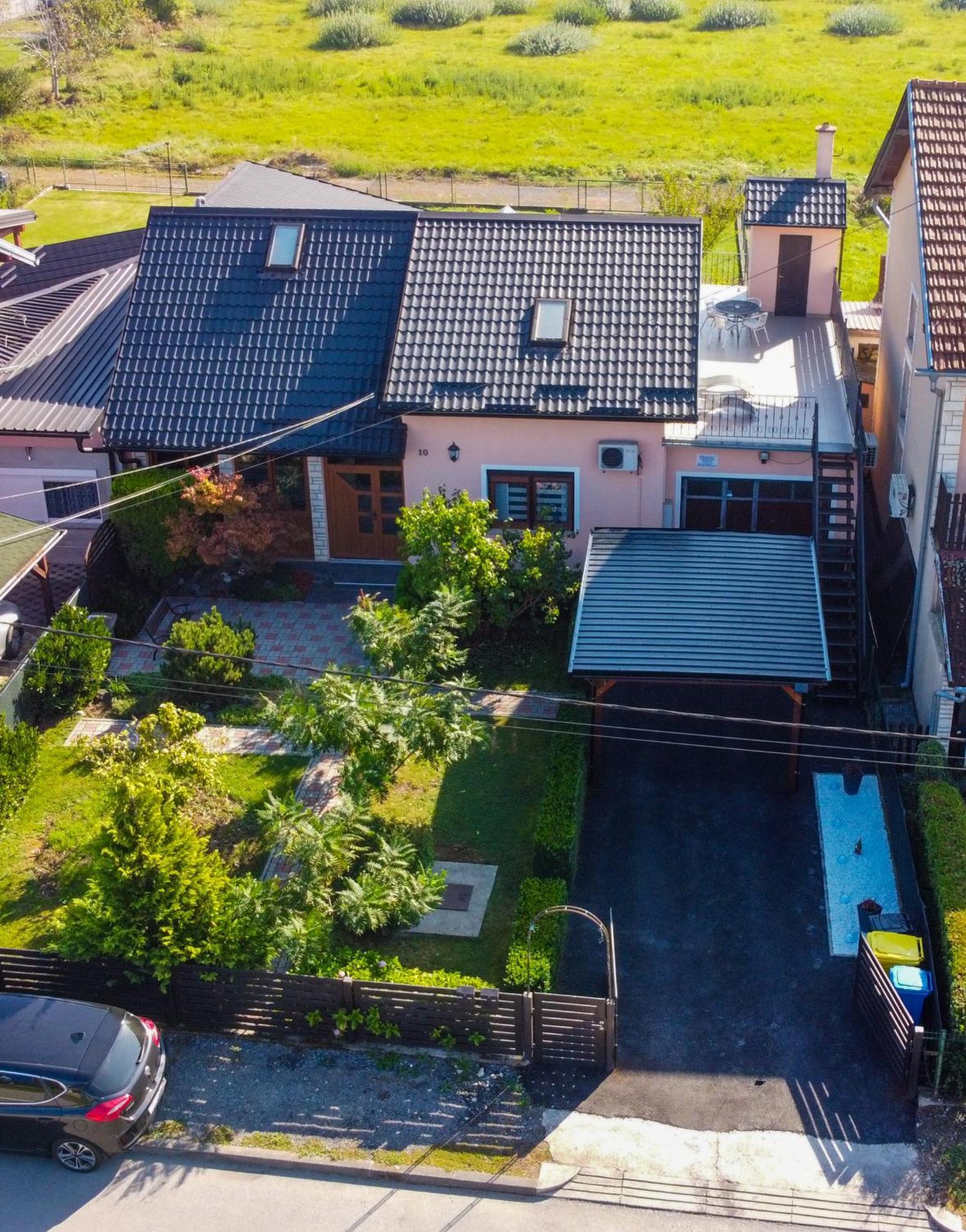 Studio Apartment Oaza Sisak Luaran gambar
